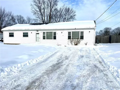 7830 Areopagitica Ave, Bridgeport, NY 13030