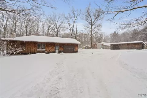 15 Gulf Bridge Rd, West Monroe, NY 13167