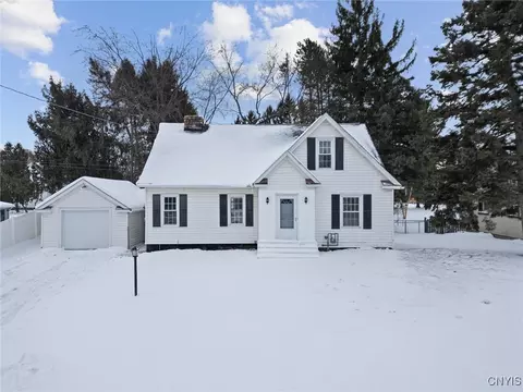 414 Exeter St, East Syracuse, NY 13057
