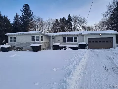 12 Colonial Dr, New Hartford, NY 13413