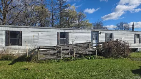 6539 Badgley Rd, East Syracuse, NY 13057