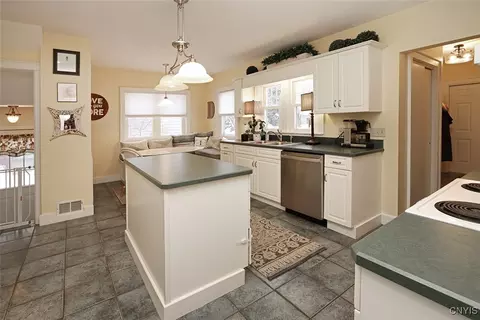 115 Dewittshire Rd, Syracuse, NY 13214 photo 17