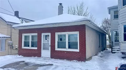 402 2nd St, Geddes, NY 13209