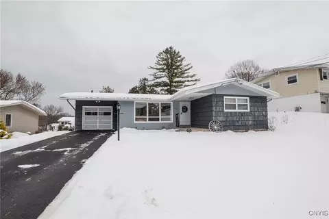 221 Wynnfield Dr, Syracuse, NY 13219