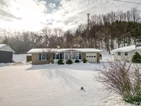 119 Barclay Rd, Camillus, NY 13031