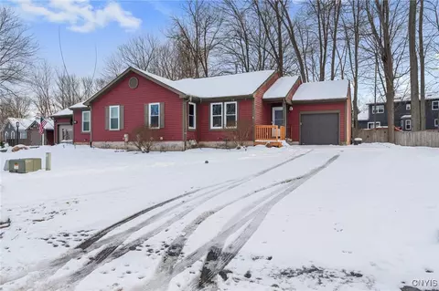 108 Niblick Cir, Van Buren, NY 13027