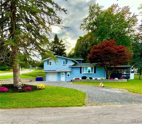 101 Berwyn Dr, Camillus, NY 13031