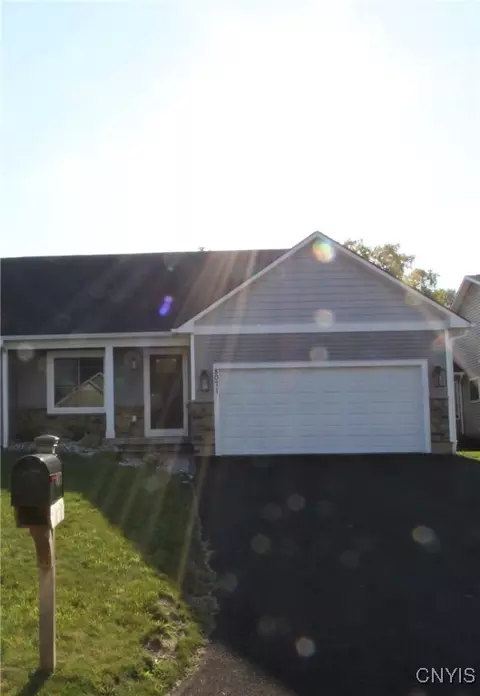 8071 Forest Ridge Ln, Lysander, NY 13027