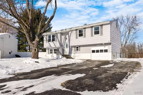 8430 Sweetmill Ln, Clay, NY 13041