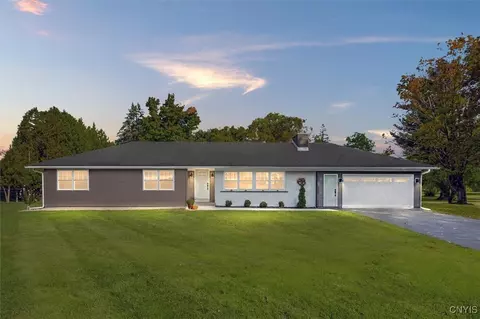 8895 Tibbitts Rd, New Hartford, NY 13413
