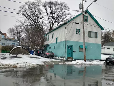 220 Sunset Ave, Syracuse, NY 13208