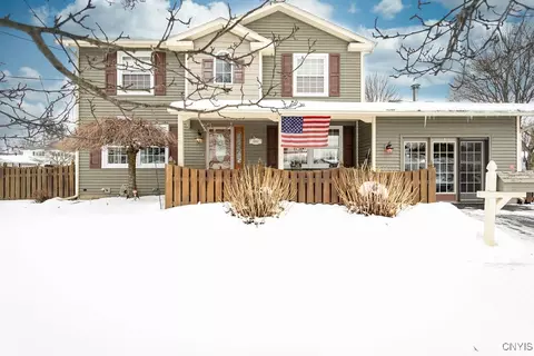 4860 Thornwood Dr, Salina, NY 13088