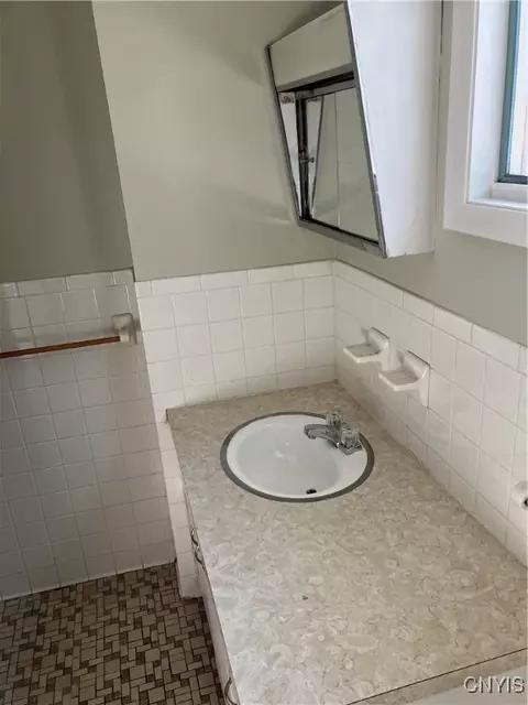 1008 Danforth St, Syracuse, NY 13208 photo 8