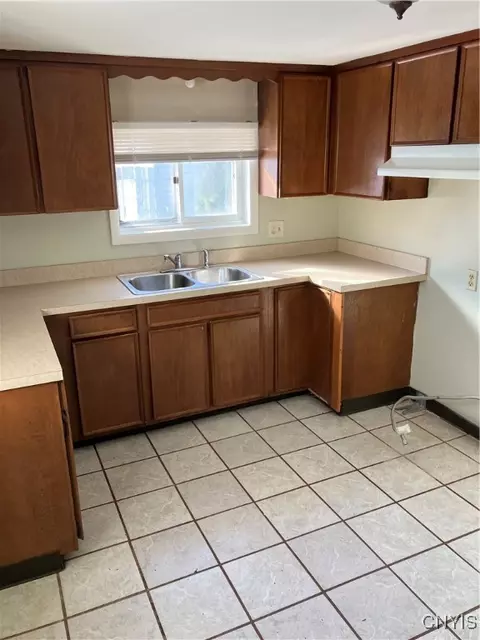 1008 Danforth St, Syracuse, NY 13208 photo 9