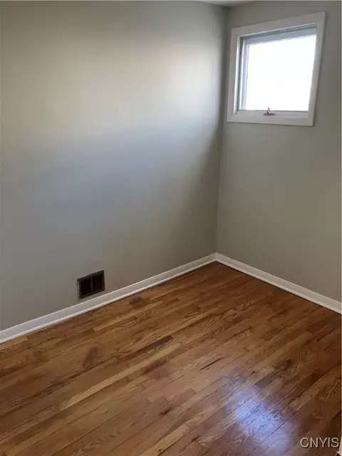 1008 Danforth St, Syracuse, NY 13208 photo 6