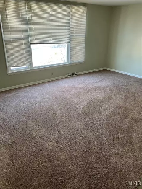 1008 Danforth St, Syracuse, NY 13208 photo 4