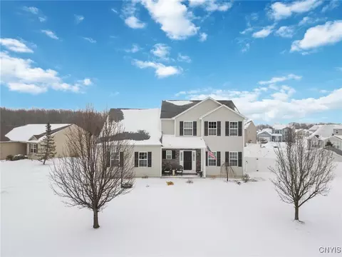 8576 Lyons Landing Rd, Cicero, NY 13039