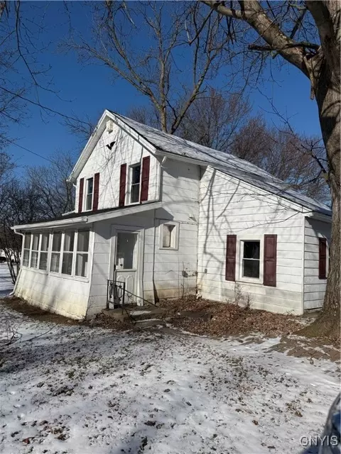 630 Farleys Point Rd, Springport, NY 13160