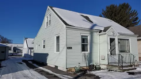 915 Kinne St, East Syracuse, NY 13057