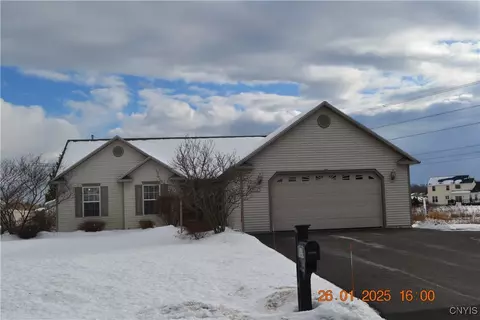 8716 Alizarin Ave, Cicero, NY 13039