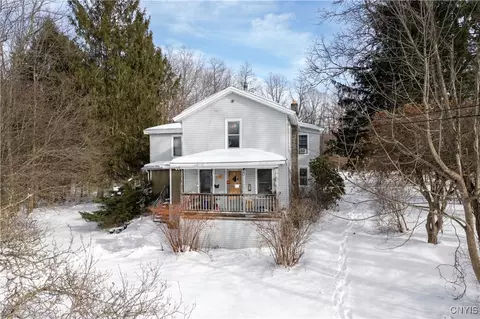 9202 Fenner Rd, Phoenix, NY 13135