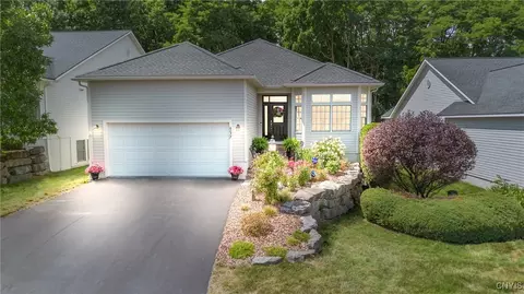 6077 Bay Hill Cir, Jamesville, NY 13078