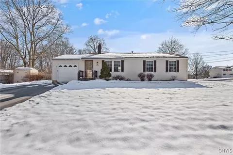 2286 Crego St, Lysander, NY 13027