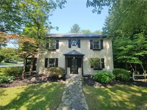 131 Orvilton Dr, Syracuse, NY 13214