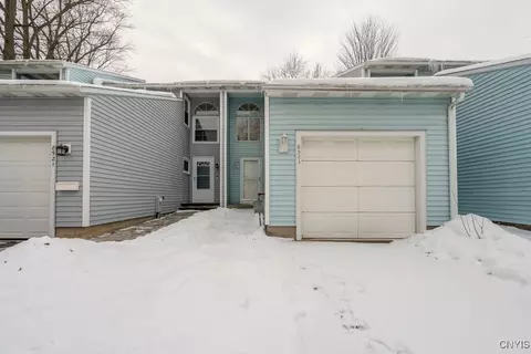 8523 Sextant Dr, Baldwinsville, NY 13027