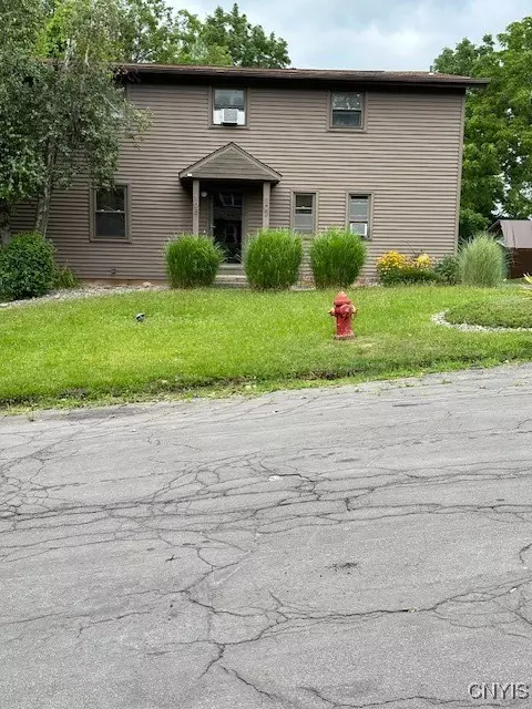 105 Robert Dr, Syracuse, NY 13210