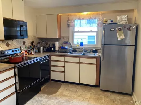 105 Robert Dr, Syracuse, NY 13210 photo 12