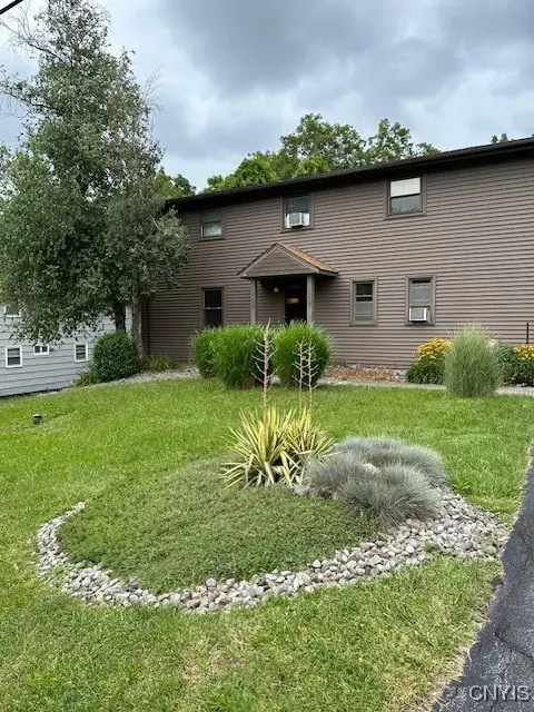 105 Robert Dr, Syracuse, NY 13210 photo 2