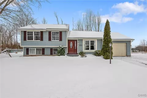 8191 Capricorn Dr, Liverpool, NY 13090