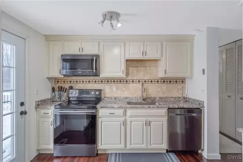 4948 Windgate Rd, Liverpool, NY 13088 photo 12
