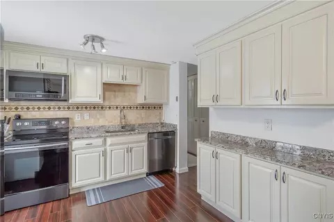 4948 Windgate Rd, Liverpool, NY 13088 photo 10