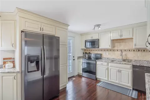 4948 Windgate Rd, Liverpool, NY 13088 photo 11