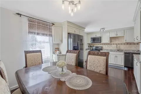 4948 Windgate Rd, Liverpool, NY 13088 photo 9