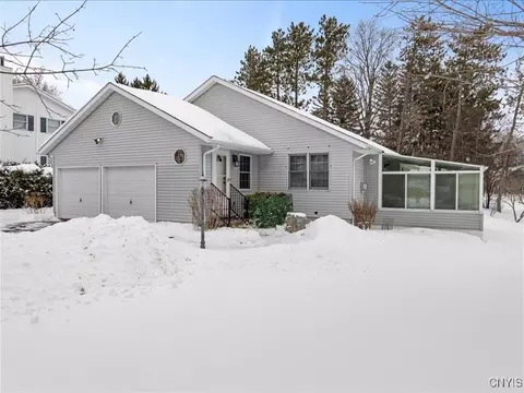 2 Broadwood Ln, Whitestown, NY 13492