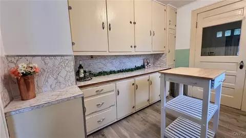 Kitchen - 916 E Brighton Ave, Syracuse, NY 13205 photo 5 of 7