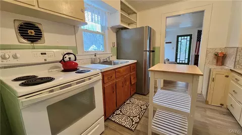 Kitchen - 916 E Brighton Ave, Syracuse, NY 13205 photo 2 of 7