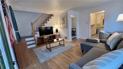Entry Way - 916 E Brighton Ave, Syracuse, NY 13205 photo 1 of 5