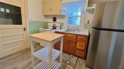 Kitchen - 916 E Brighton Ave, Syracuse, NY 13205 photo 1 of 7