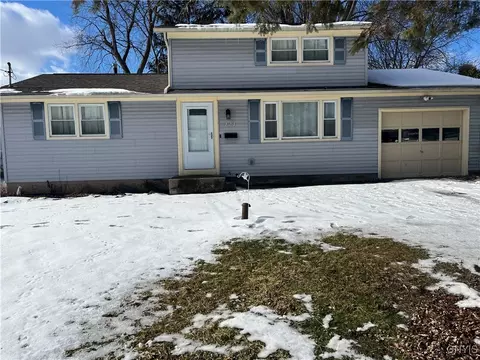 121 Brookview Ln, Salina, NY 13088