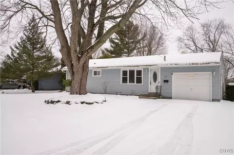 111 Viking Pl, Salina, NY 13088