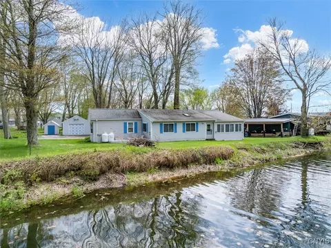 22 Roberts Dr, Sandy Creek, NY 13145