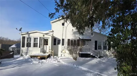 7523 Elmcrest Rd, Salina, NY 13090