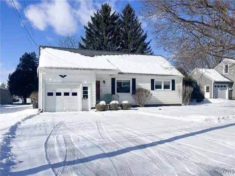 214 Orchard Dr W, Salina, NY 13212