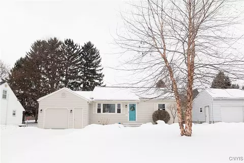 112 Bramley Dr, Camillus, NY 13031