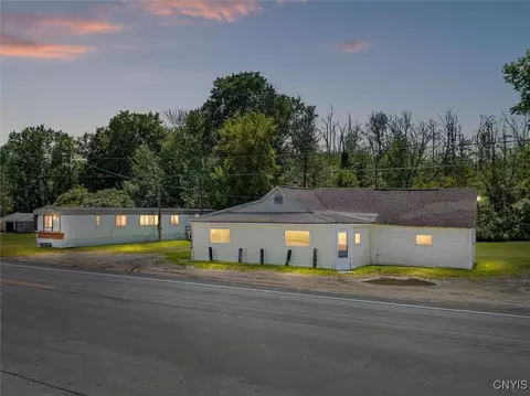 8460 Old River Rd, Marcy, NY 13403