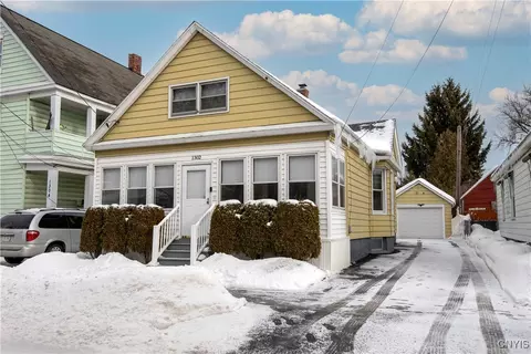1302 Noyes St, Utica, NY 13502